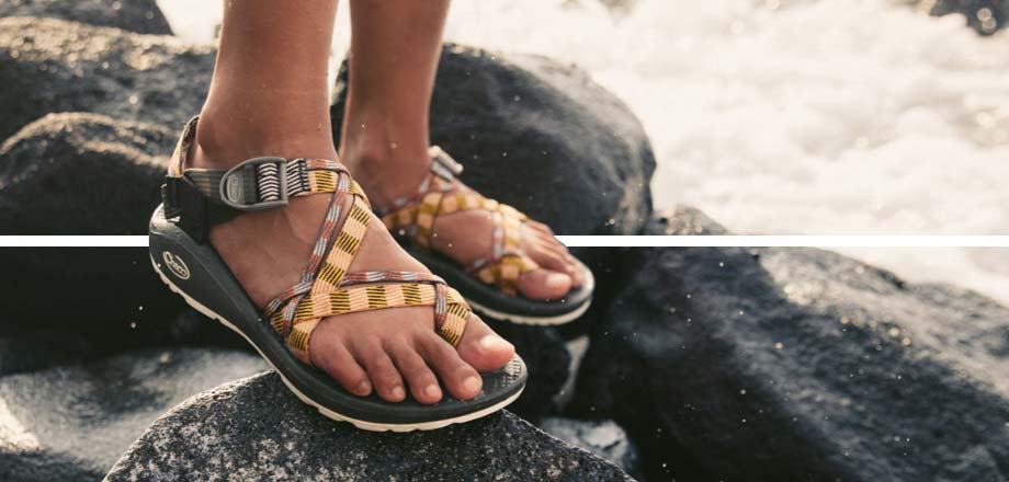 flip flops for wide feet womens